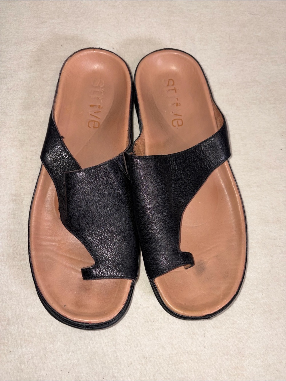 Strive Capri II Women’s Black Leather Slide Sandals comfort Size 9.5/10